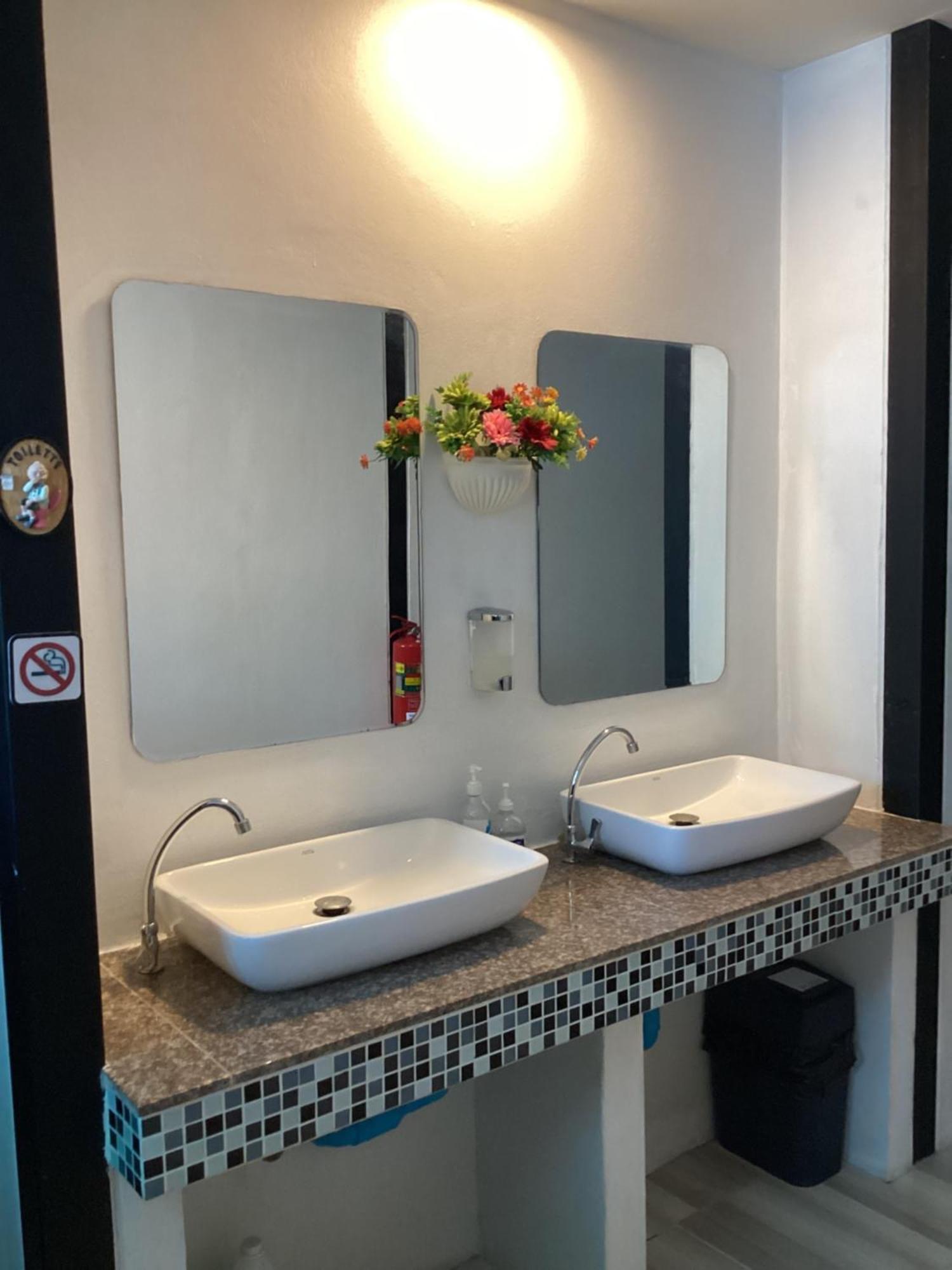Nest Hostel Lipe Bagian luar foto